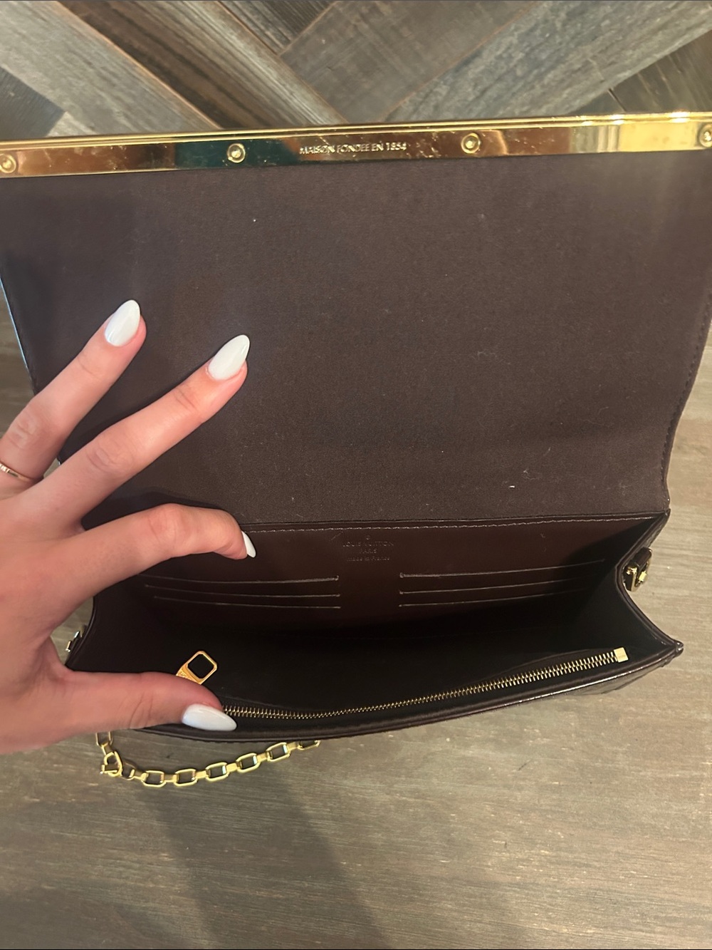 Louis Vuitton Vernis Shoulder Bag - Picture 6 of 8